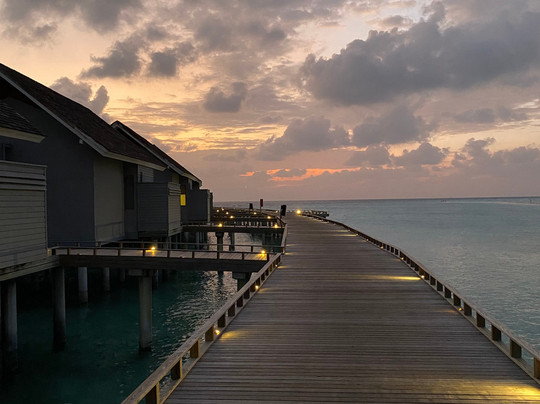 库拉玛蒂岛度假酒店主图