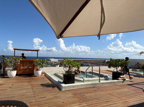 The Roof 28 - At The Reef 28-普拉亚德尔卡曼必去景点