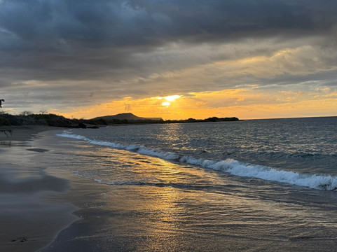 Rolf Wittmer & Tip Top Travel - Galapagos Cruises-阿约拉港必去景点