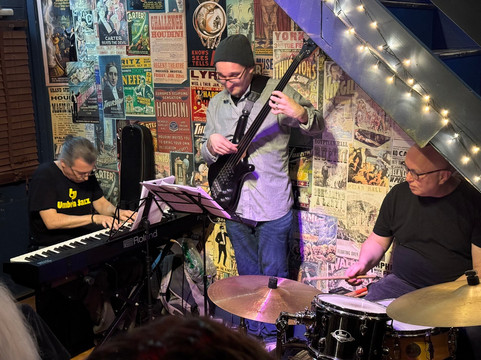 The Small Space Theatre-巴里必去景点