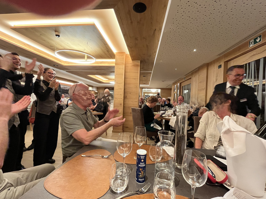 山丹冉杰酒店主图