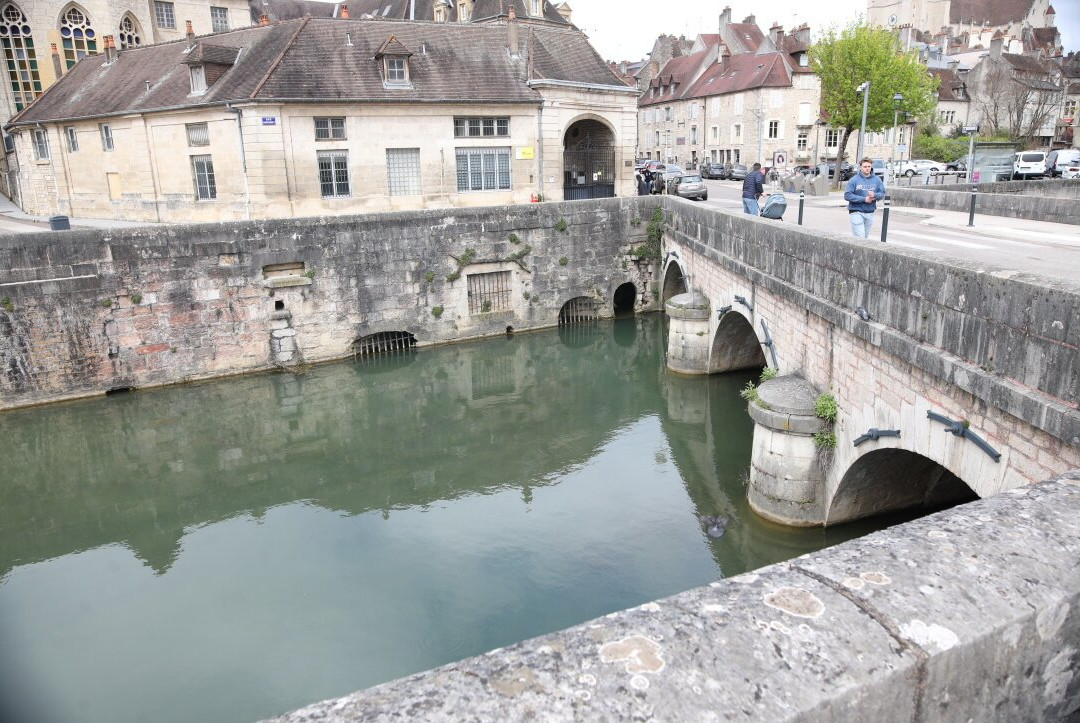 Pont Charles Nodier-多勒必去景点