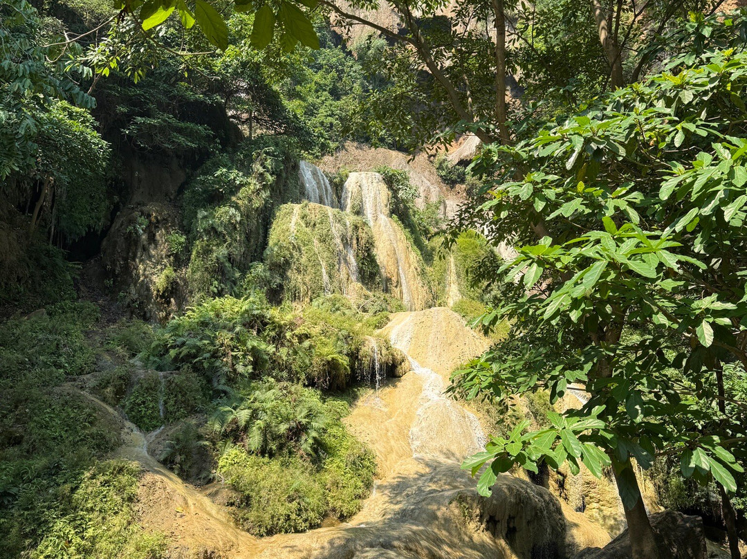 爱侣湾瀑布-爱侣湾国家公园必去景点