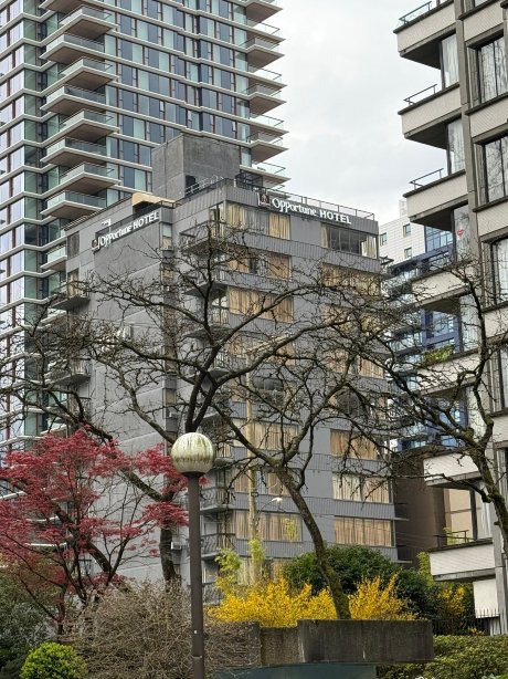 温哥华市中心罗布森街-迪维亚苏特拉套房酒店-旅行者