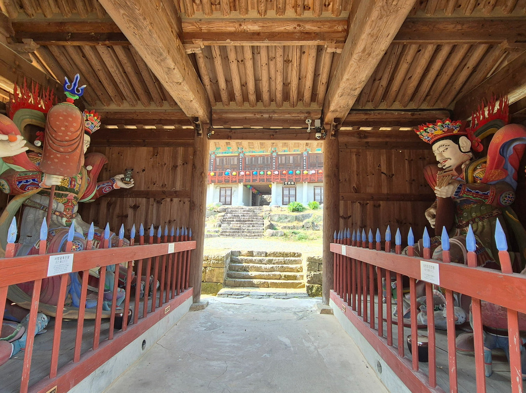 Wooden seated statues of the Four Heavenly Kings at Jeokcheonsa Temple-清道郡必去景点