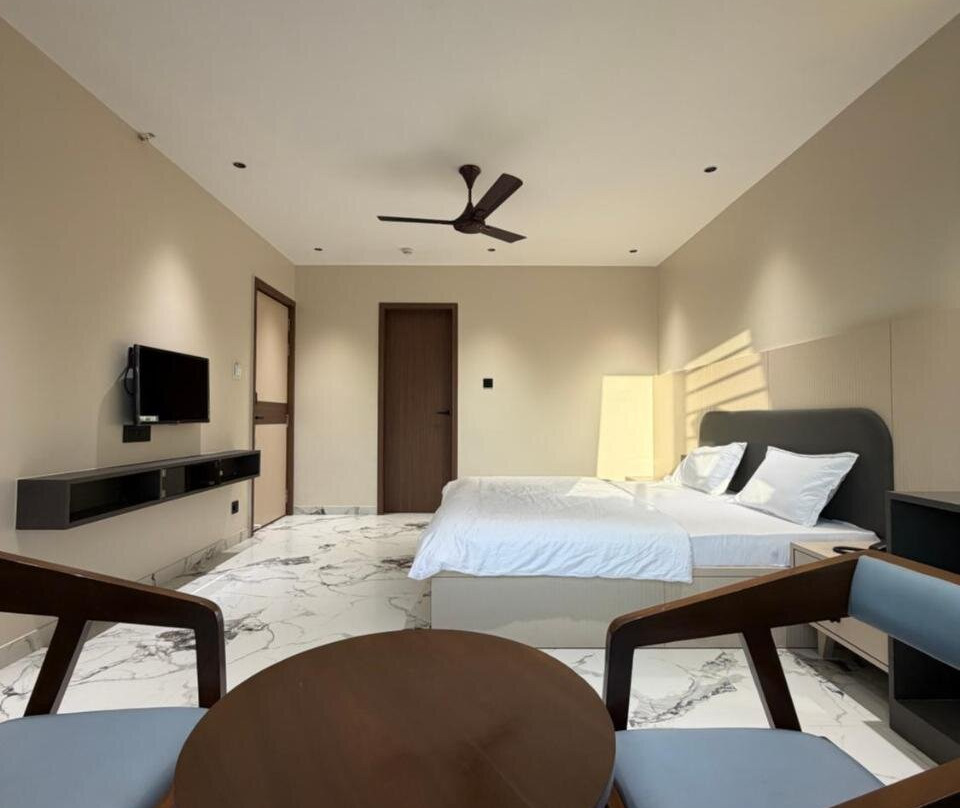 Bharat Inn Hotel & Restaurant