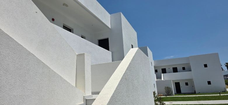 夏日村酒店 - 全包式-旅行者