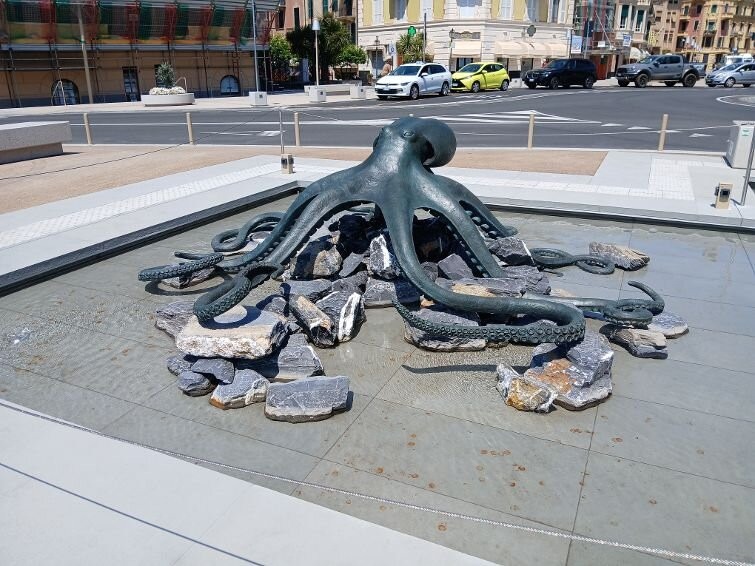 Fontana del polpo-拉帕洛必去景点