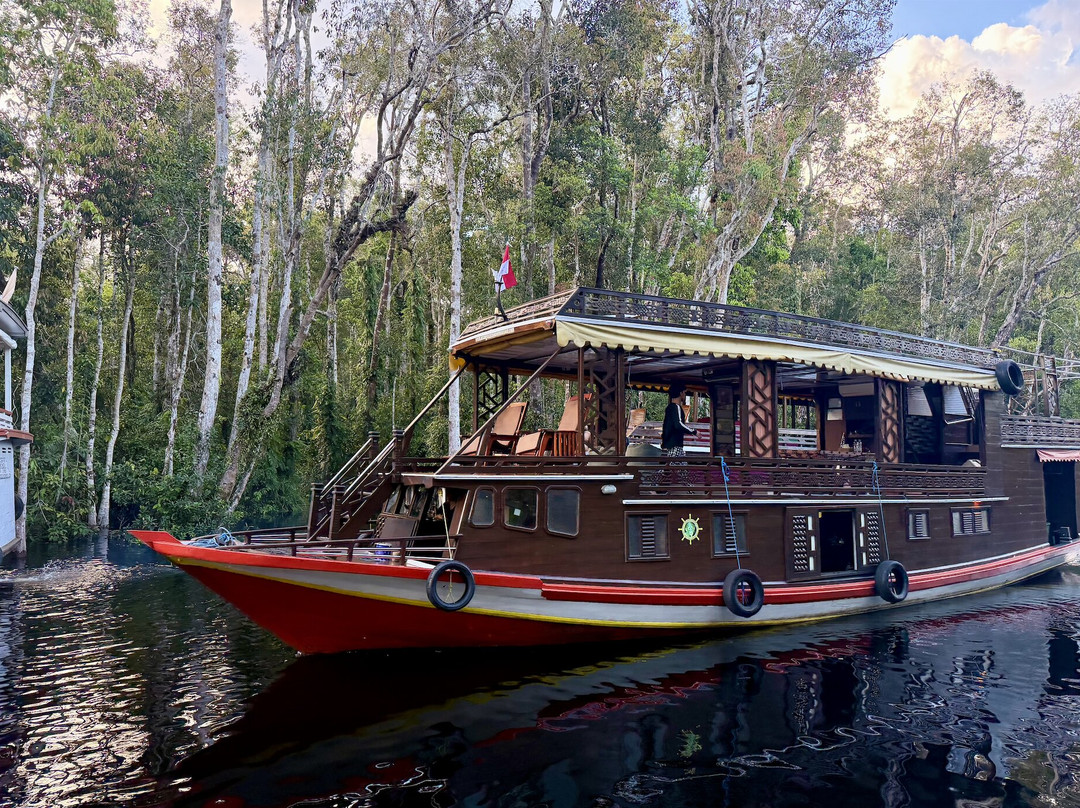 Orangutan House Boat Tour