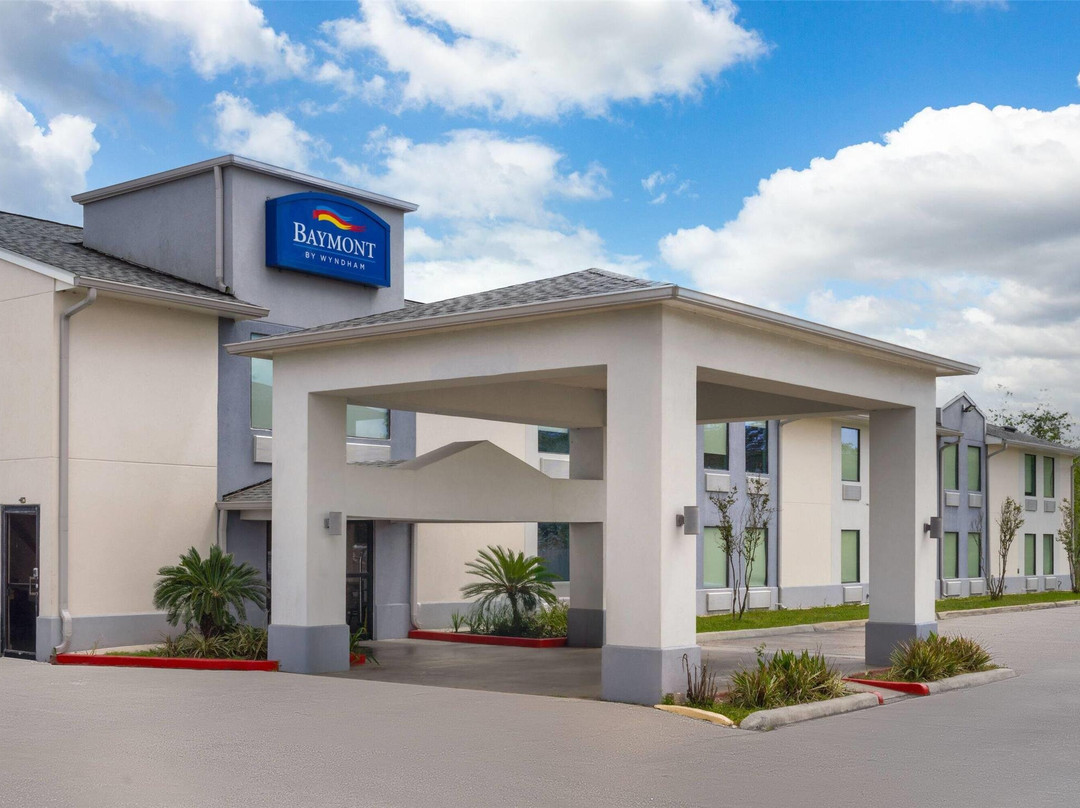 Baymont by Wyndham Iowa Lake Charles
