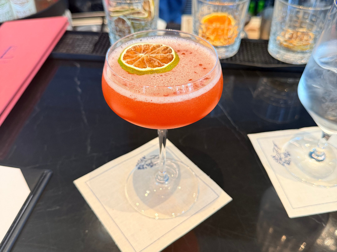 洛特雷尔酒店主图