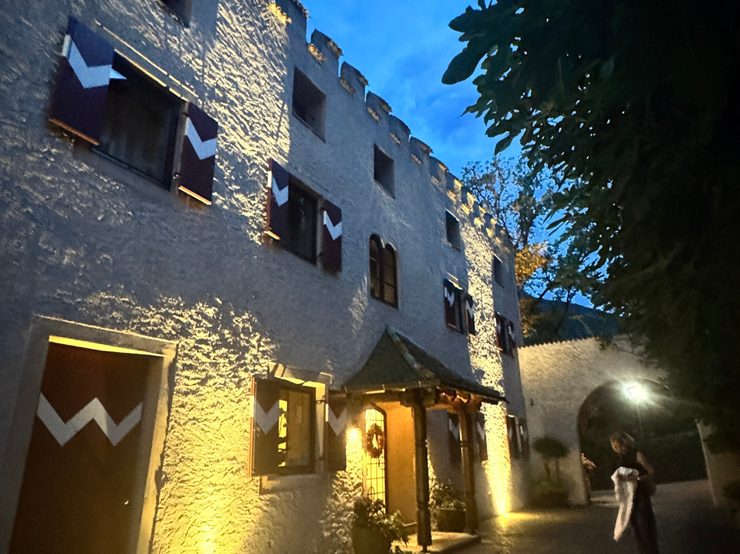 施罗斯普拉斯美酒套房酒店主图