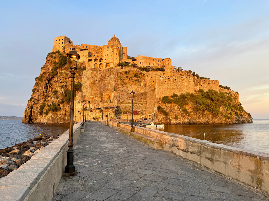 Province of Naples旅游景点-Castello Aragonese