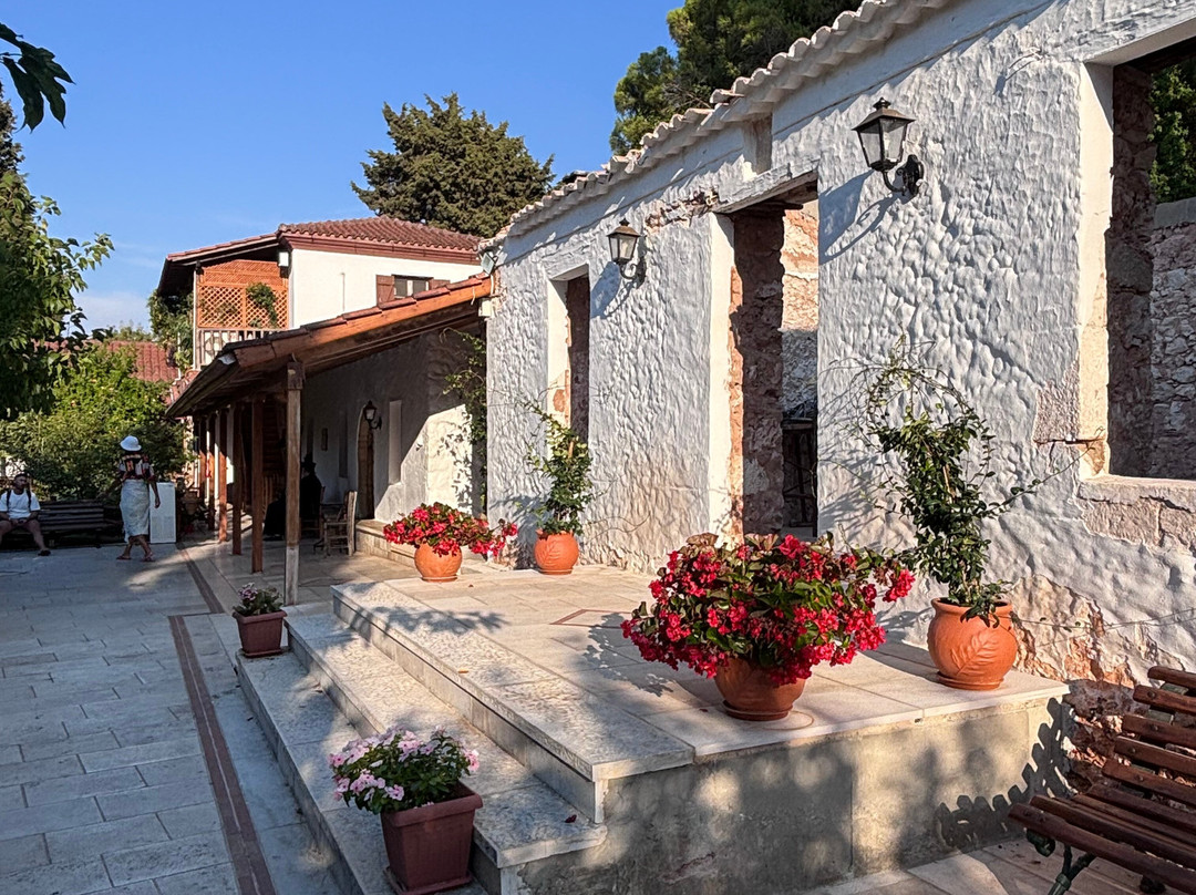 Lefkada Monastery οf Faneromeni-Tsoukaladhes必去景点