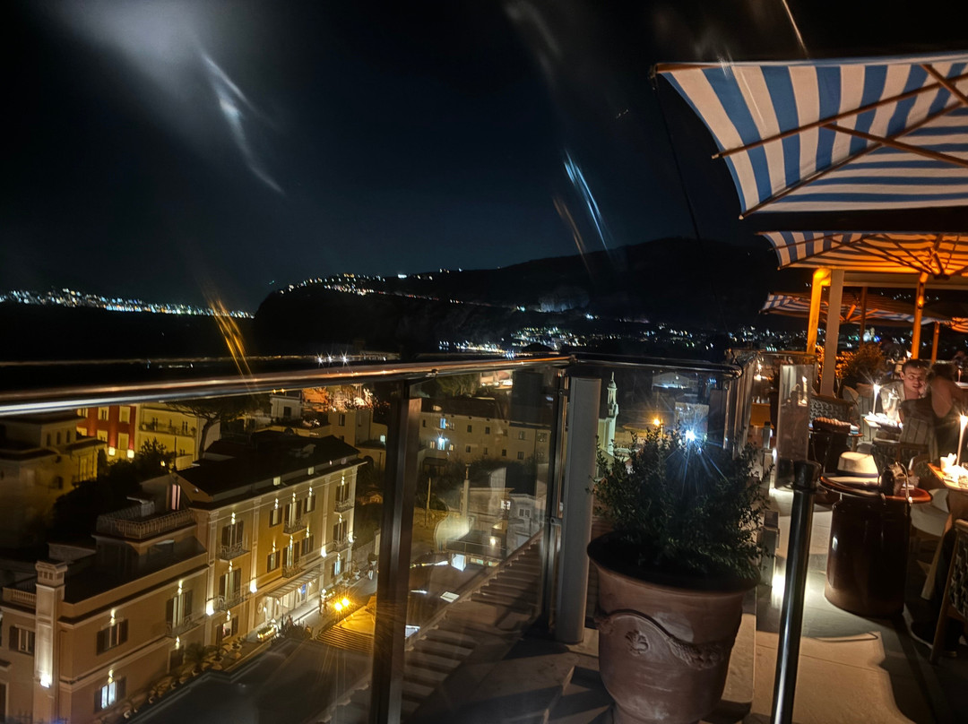 Vista Skybar & Dining-圣阿涅洛必去景点