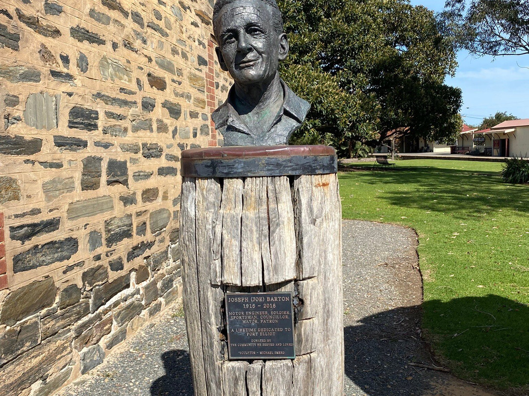 Joseph (Joe) Barton Bust-Port Elliot必去景点
