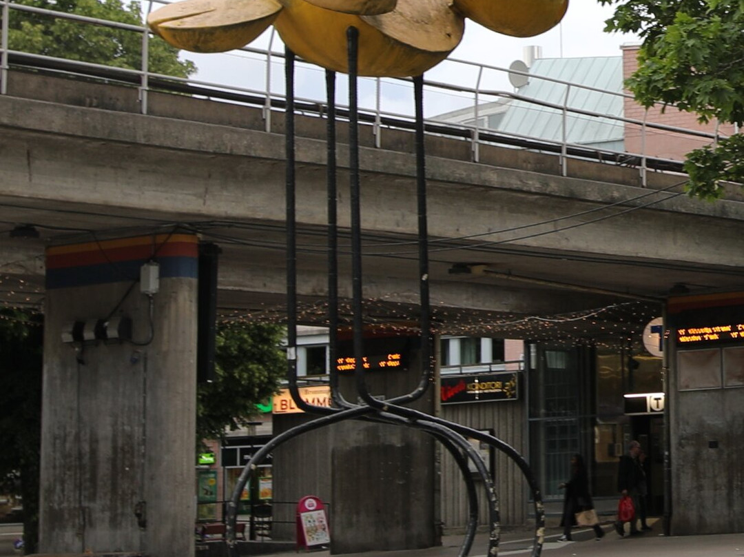 Fågel med ägg (ou Oiseau avec des œufs)-Skärholmen必去景点