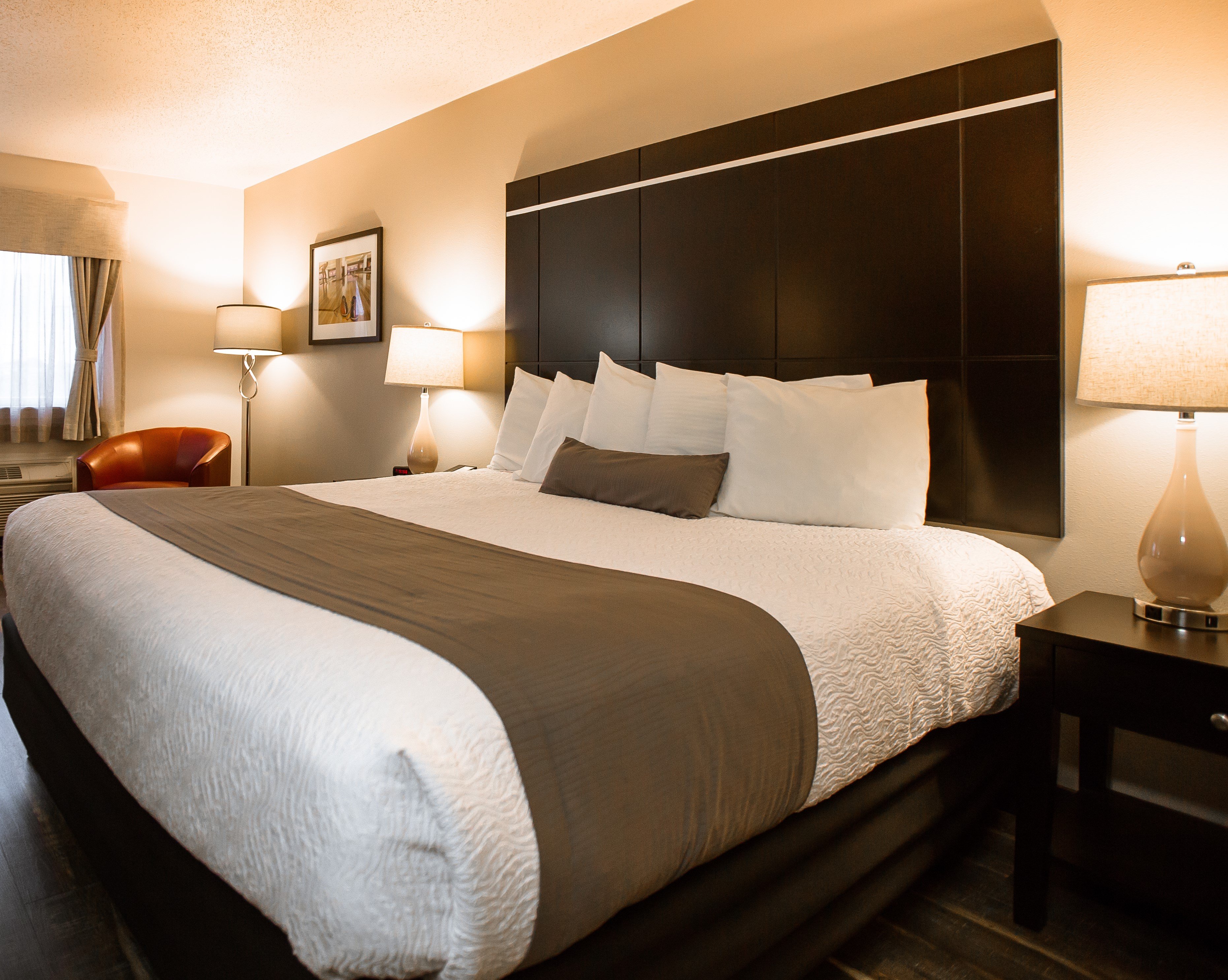 Ten Pin Inn & Suites-官方