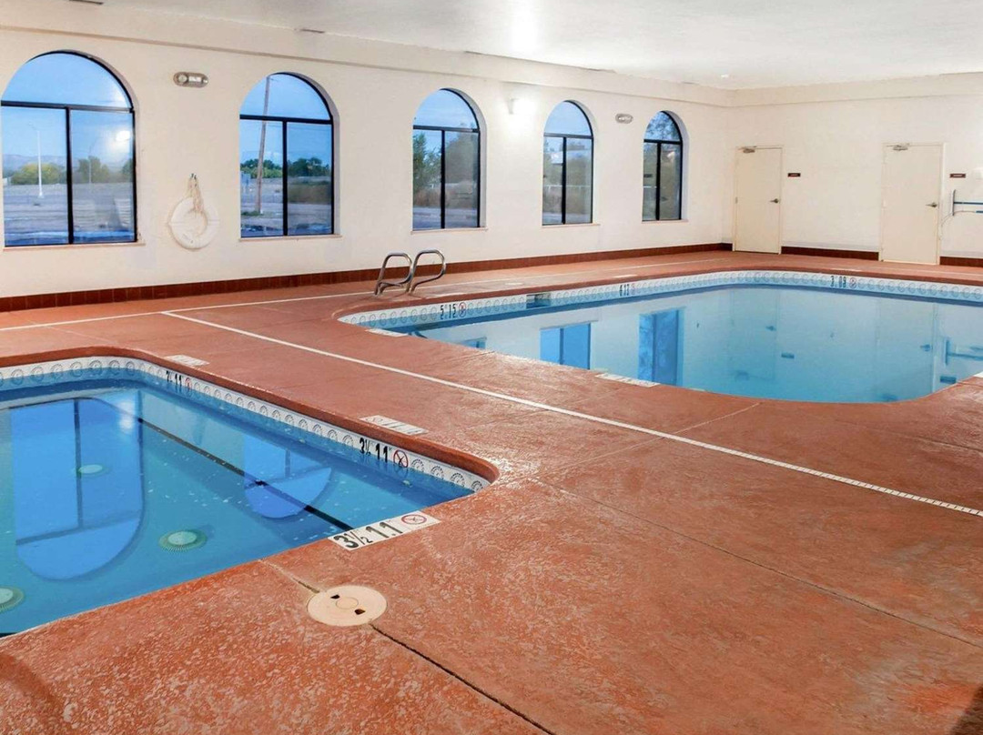 Comfort Inn & Suites主图