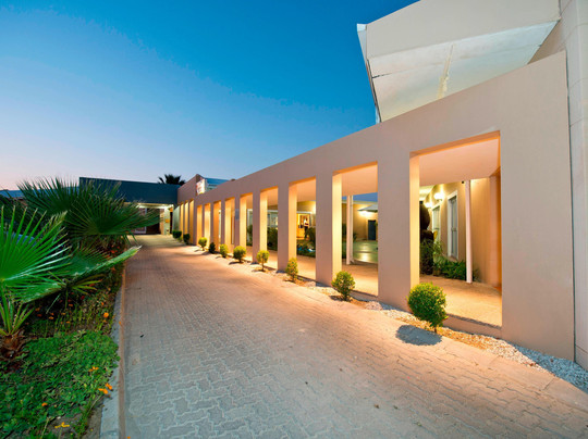 翁丹瓜普罗蒂亚酒店主图