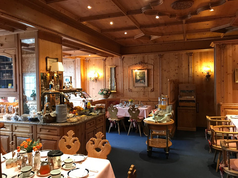 Rieth酒店住宿-凯撒温尼尔广场酒店