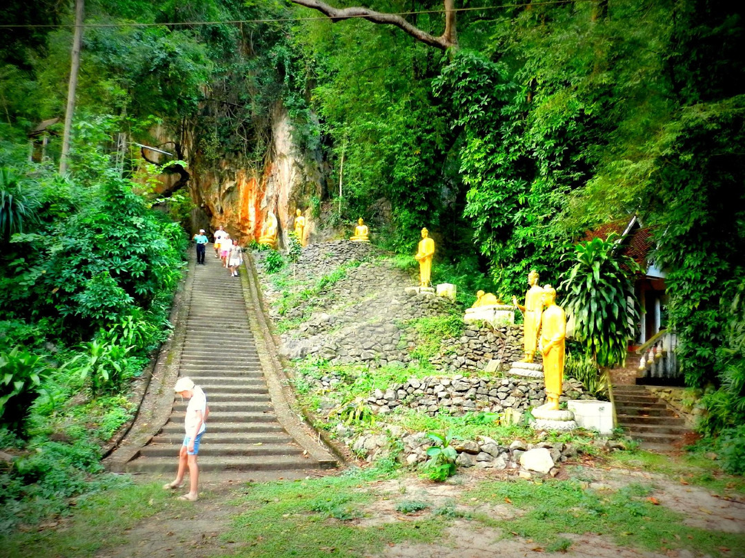 清盛旅游景点-Tham Khao Luang Cave