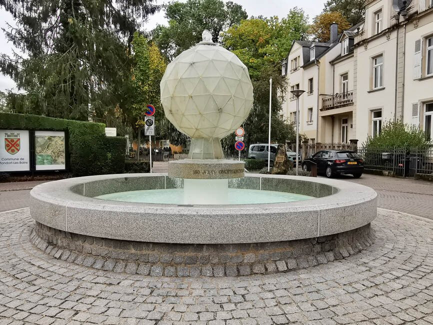 Fontaine de l'Indépendance