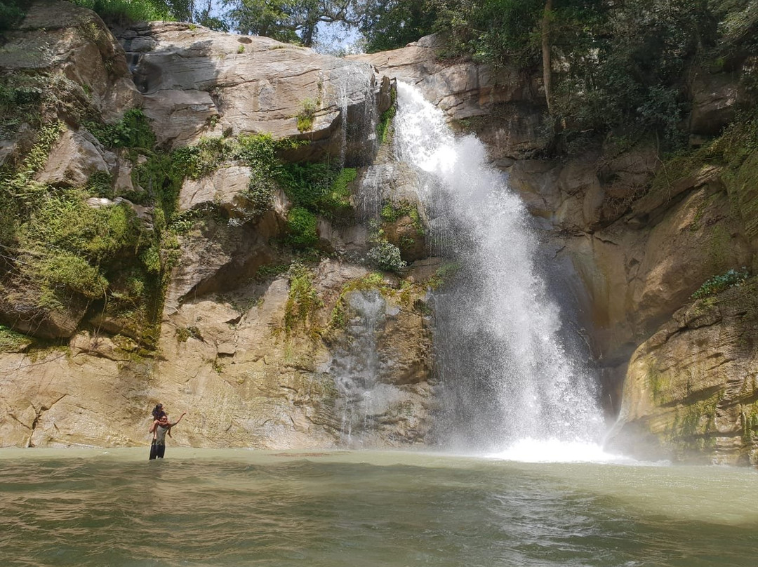 Elle Wala Waterfall景点图片