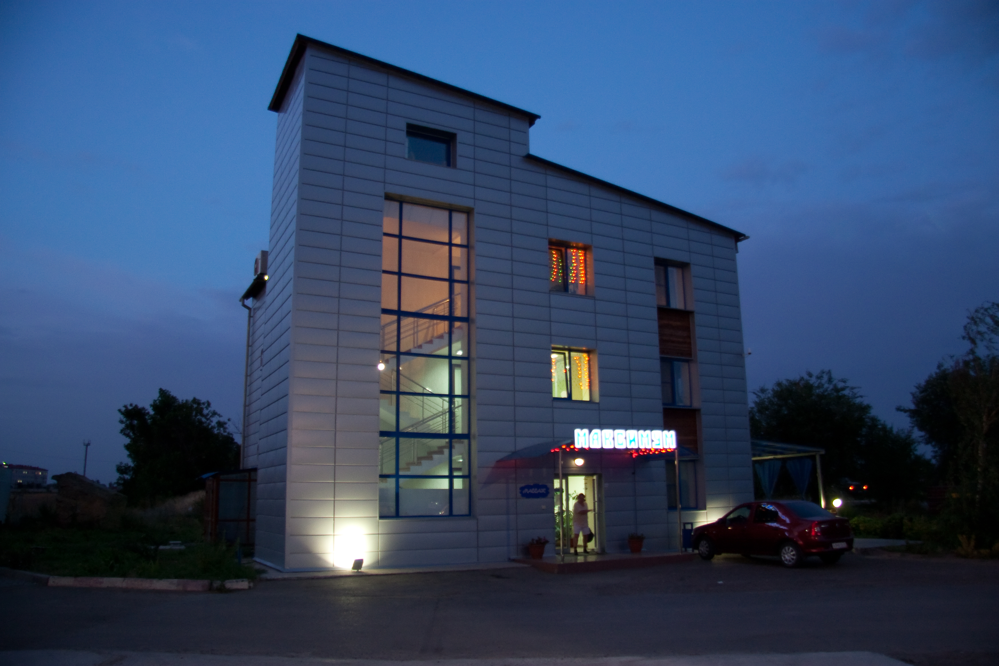 Hotel Maksimum-官方