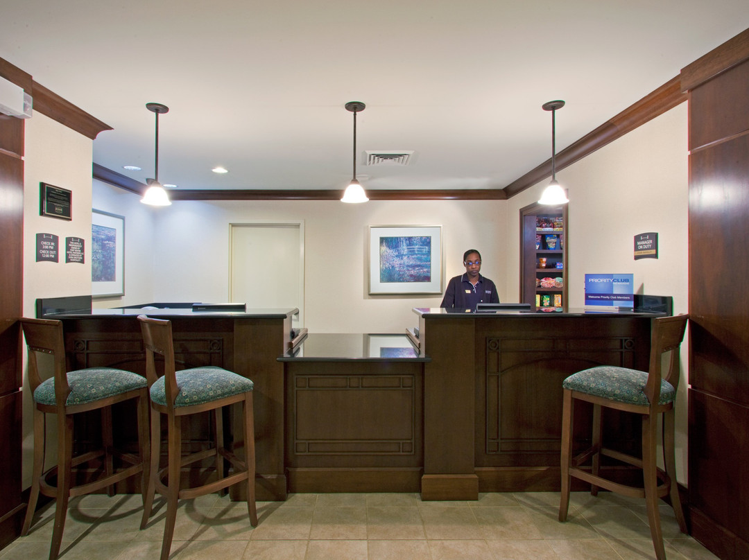 韦恩堡驻桥套房酒店主图