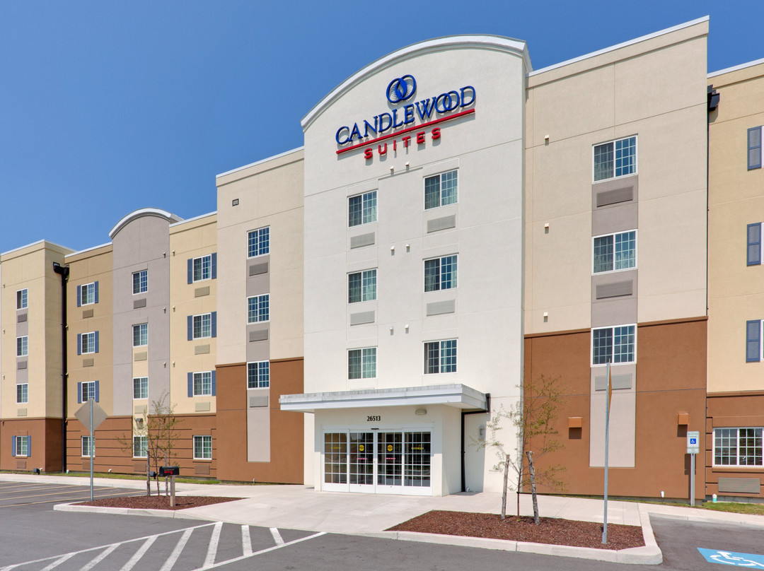 勒雷沃特敦烛木套房酒店主图