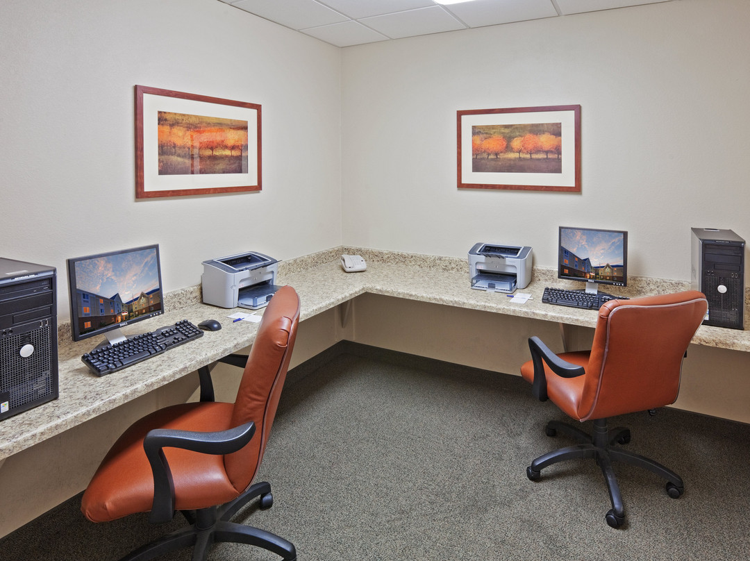 奥瓦索烛木套房酒店主图