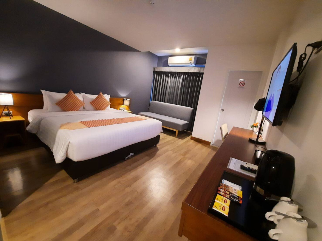 Comet Hotel Surat Thani主图