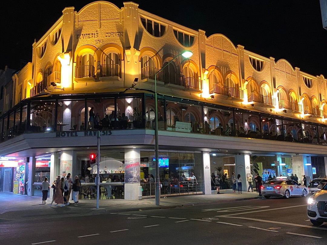 拉维斯饭店主图