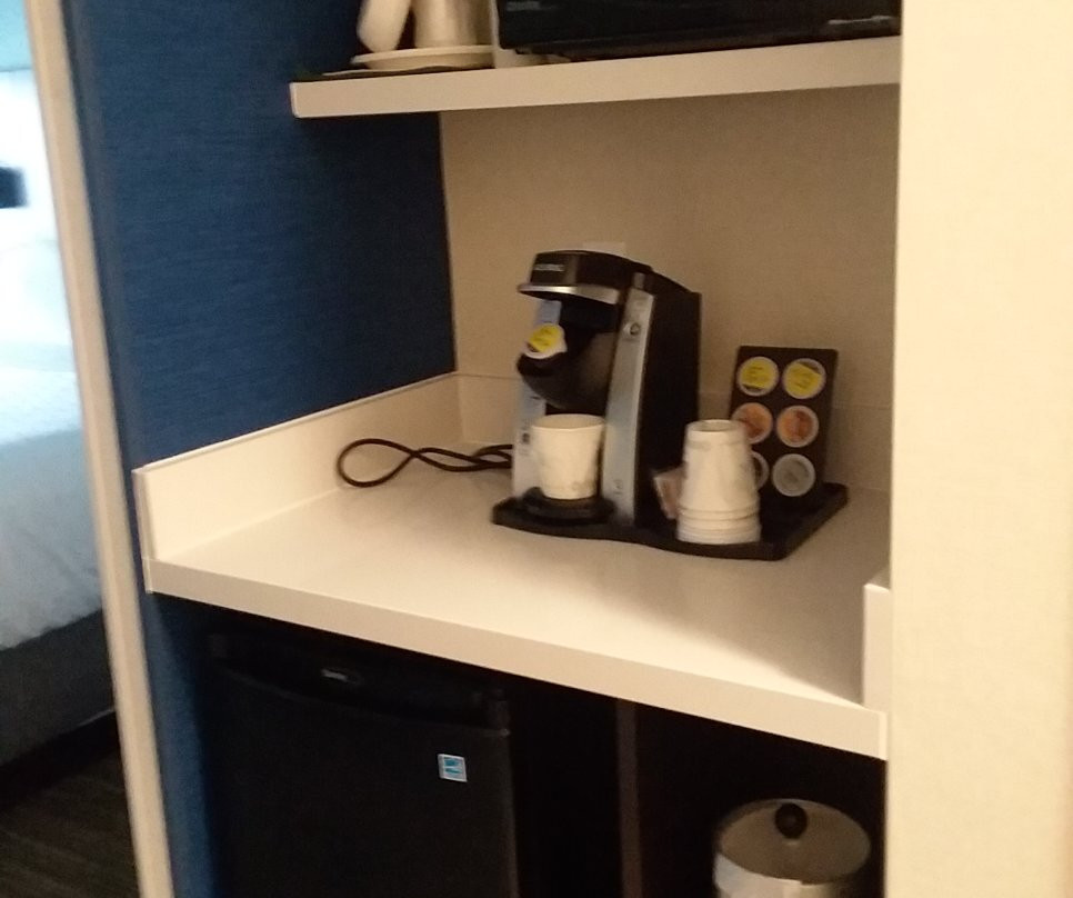 尤金假日智选快捷套房酒店主图