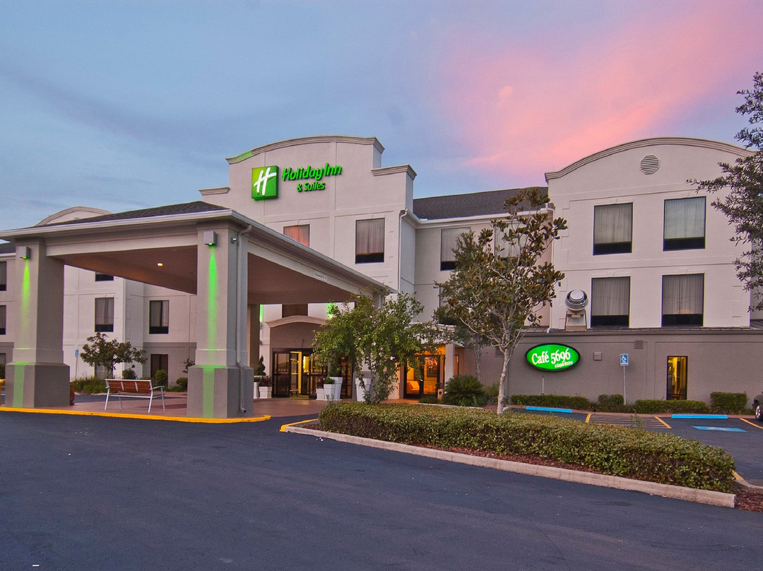 奥普露萨斯假日酒店主图