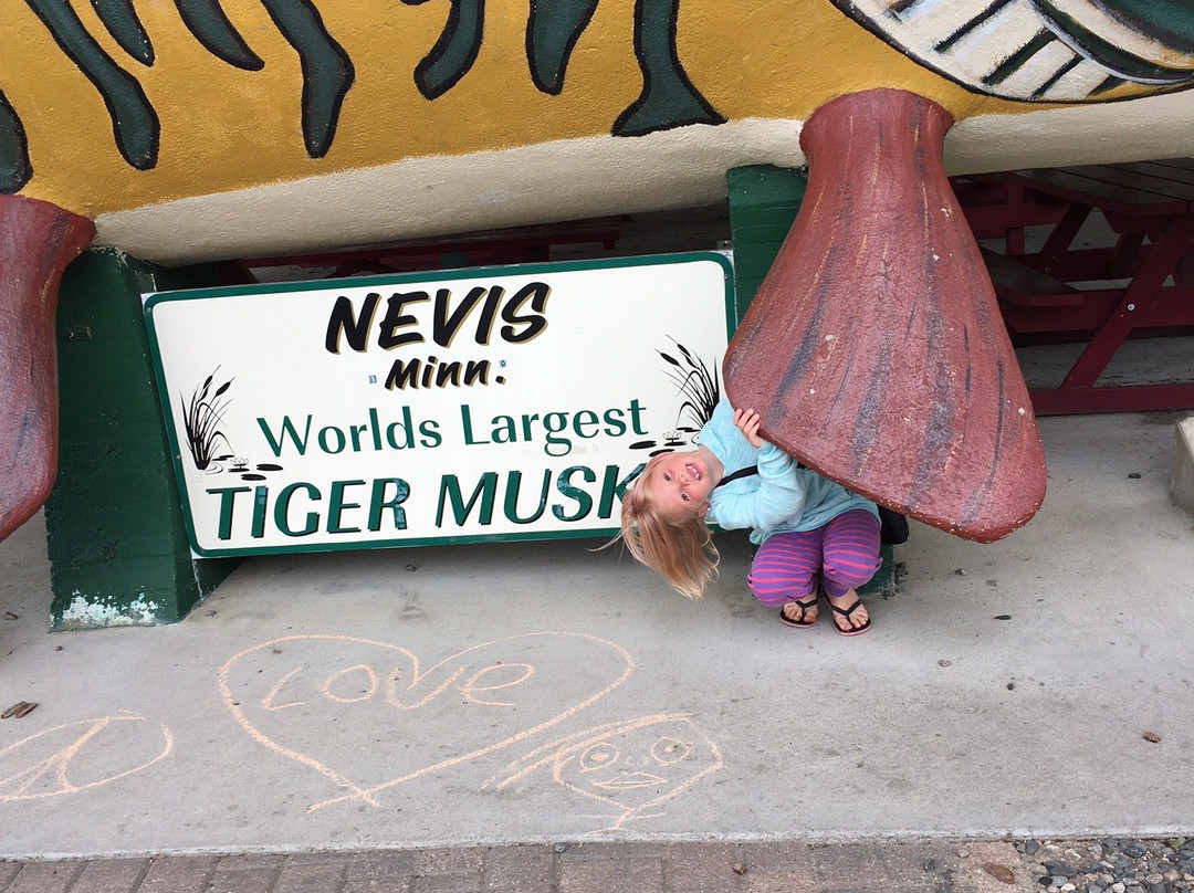 World's Largest Muskie-Nevis必去景点