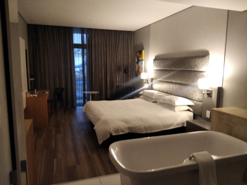 AHA Gateway Hotel主图