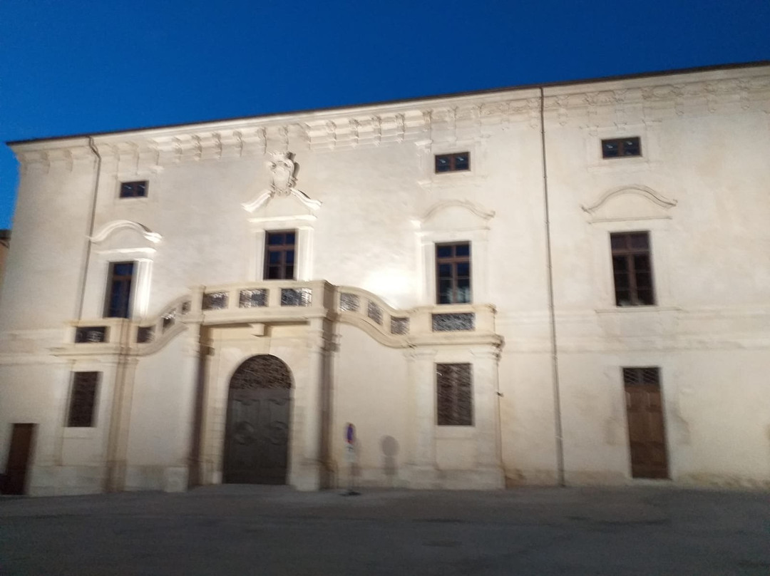 Palazzo Ardinghelli-拉奎拉必去景点