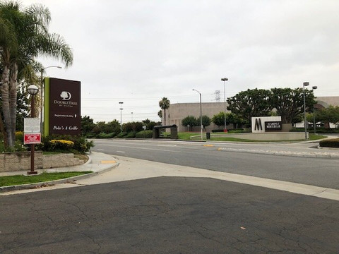 罗斯米德希尔顿逸林酒店主图