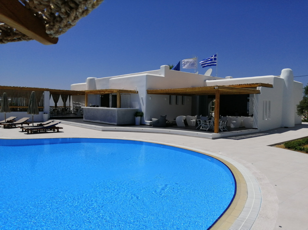 Lianos Village Hotel主图