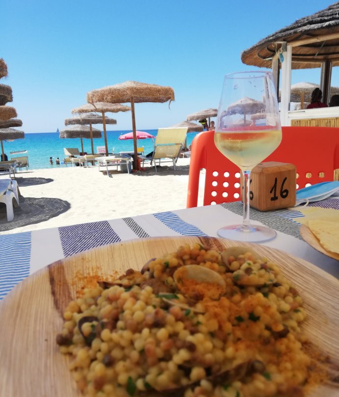 White box cafe'-Solanas必去景点