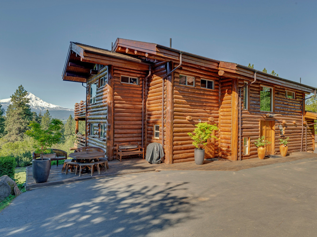 Bigfoot Lodge B&B主图