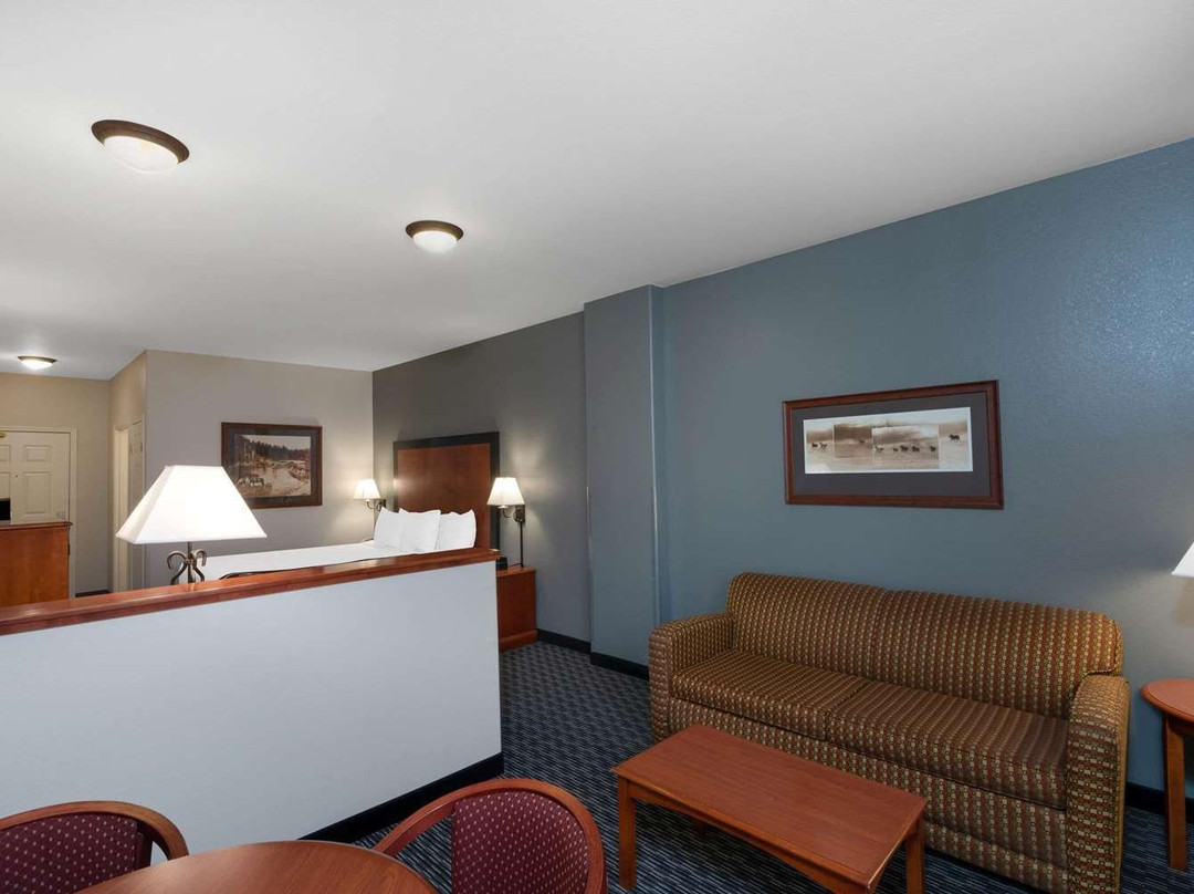 La Quinta Inn & Suites by Wyndham Rifle主图