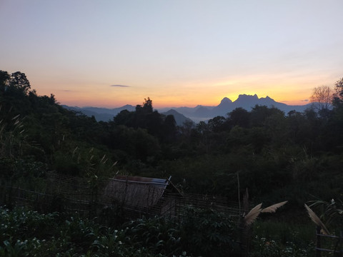 Morning Glow Laos-琅勃拉邦必去景点