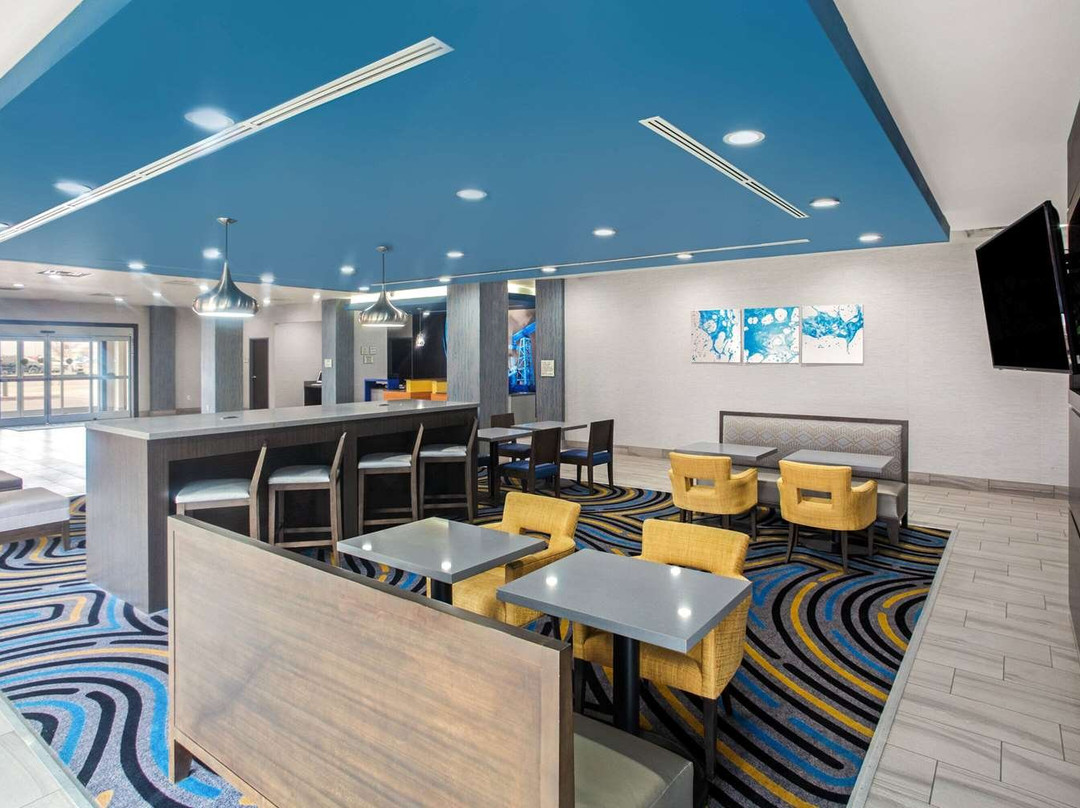 La Quinta Inn & Suites by Wyndham Ponca City主图