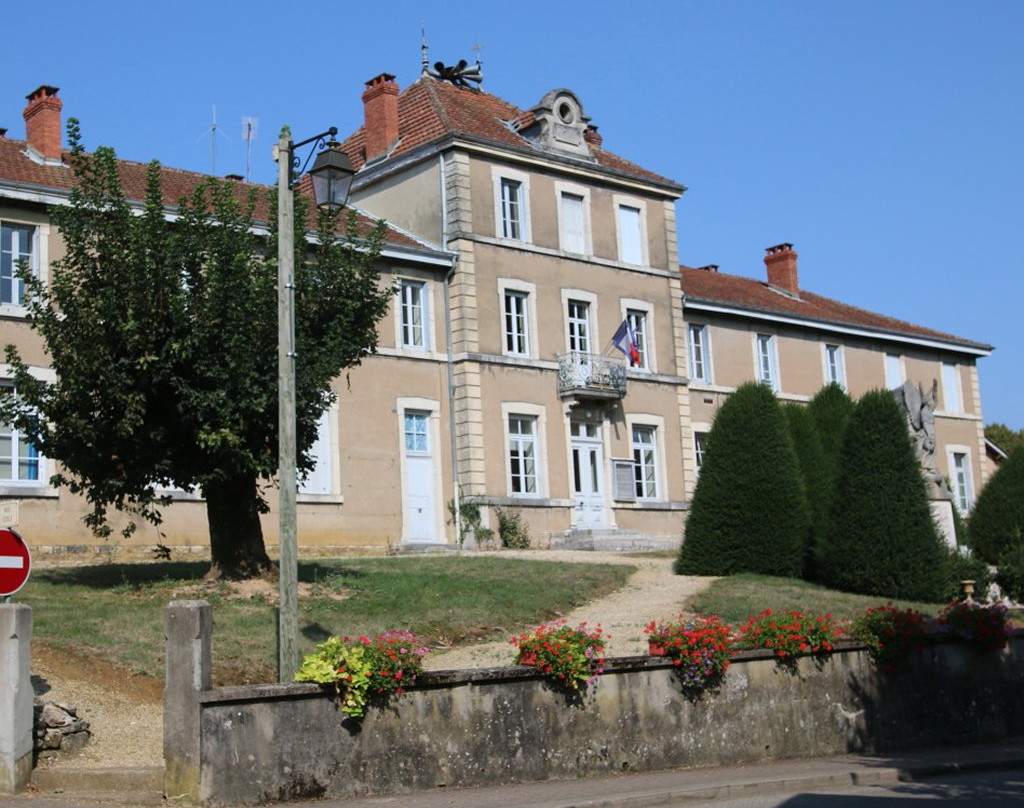Monument Aux Morts De Meillonnas-Meillonnas必去景点