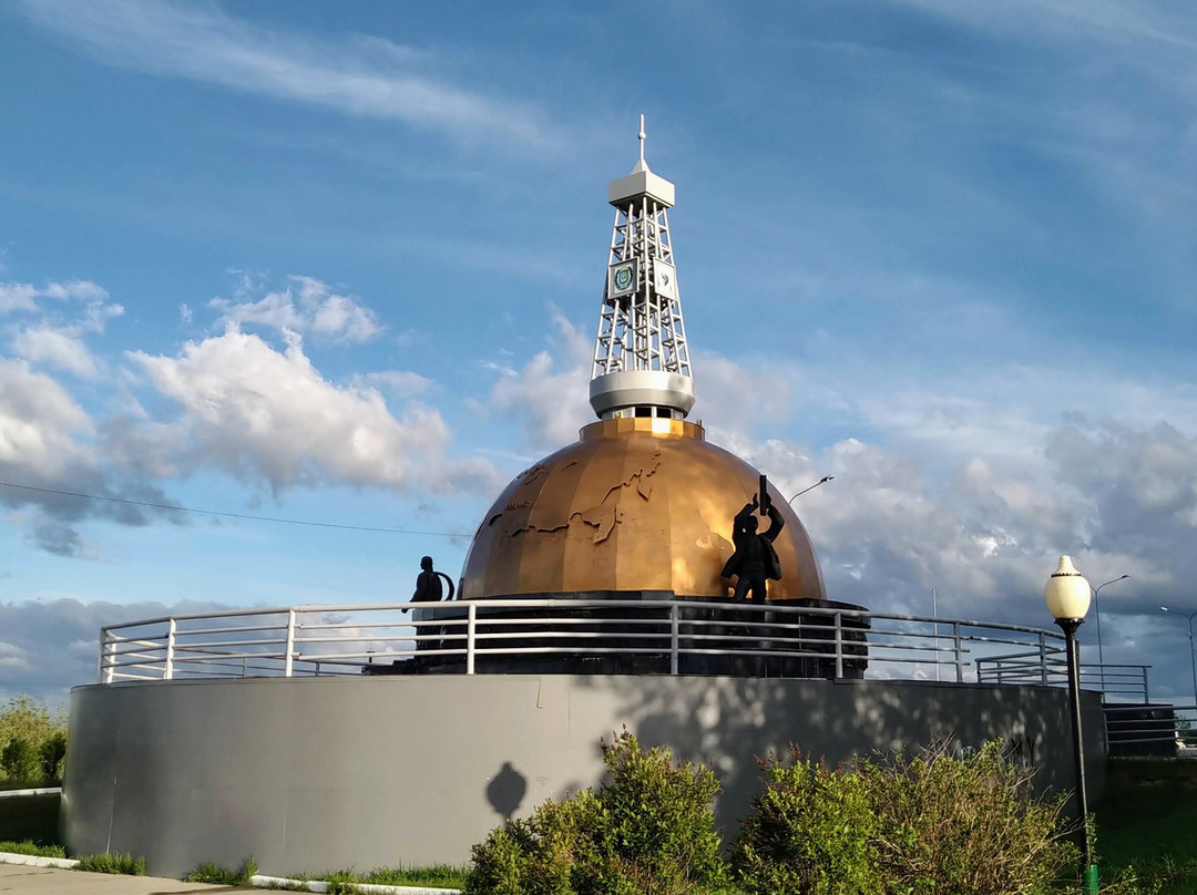 Monument to the Discoverers of Samotlor Oil景点图片