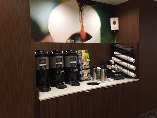 纽华克自由国际机场费尔菲尔德套房酒店-餐饮