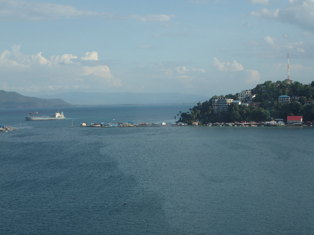 瑞雅巴布亚酒店主图